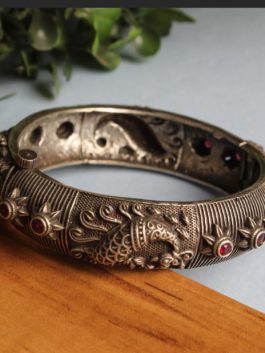 Silver Tone Tribal handcrafted Kada With Side Srew Opening