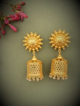 MATTE GOLD HANDCRAFTED JHUMKI EARRINGS WITH PEARLS